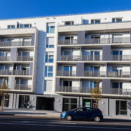 Neu☆Business Apartment☆Messe/Airport☆Tiefgarage ラインフェルデン＝エヒターディンゲン エクステリア 写真