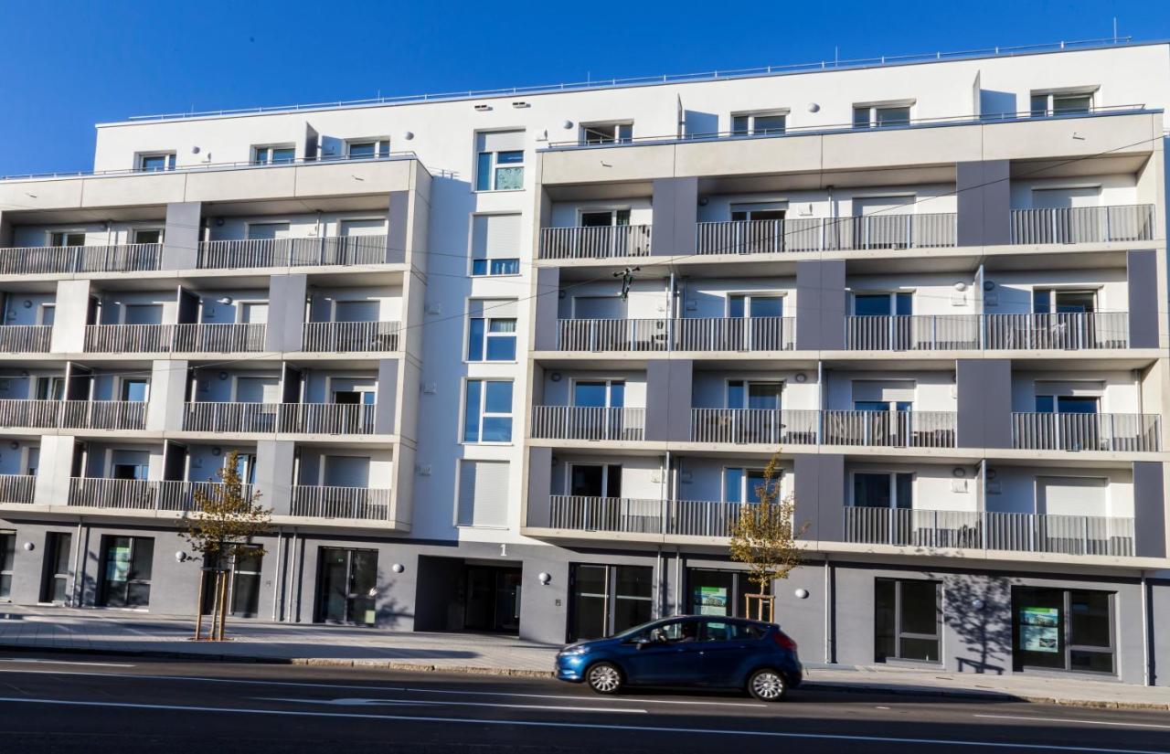 Neu☆Business Apartment☆Messe/Airport☆Tiefgarage ラインフェルデン＝エヒターディンゲン エクステリア 写真